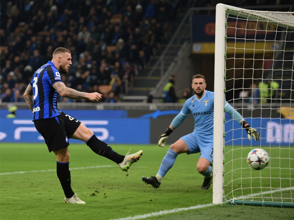 映了他对球 映了他对球